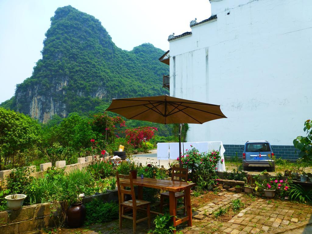 Yangshuo Moon Resort Hotel Guilin Exterior photo