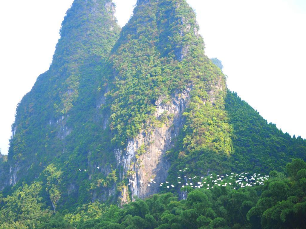 Yangshuo Moon Resort Hotel Guilin Exterior photo